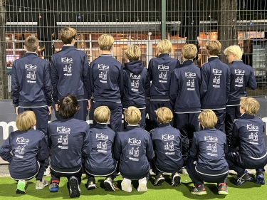 Frisia Makelaars sponsort HGC jongens onder 14-1 (JO14-1)